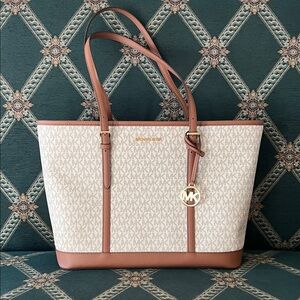 NWT Michael Kors Jet Set Travel Large Shoulder Tote Vanilla